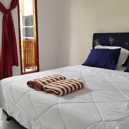 Tatasya Homestay Senaru Bagian luar foto