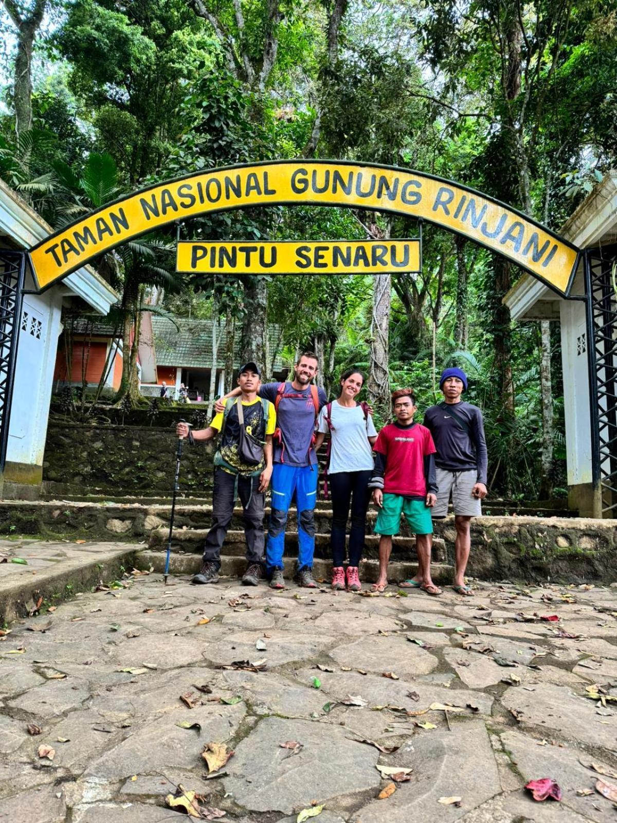 Tatasya Homestay Senaru Bagian luar foto