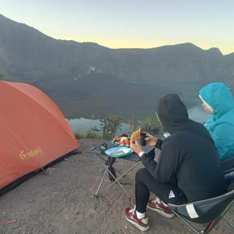 Tatasya Homestay Senaru Bagian luar foto