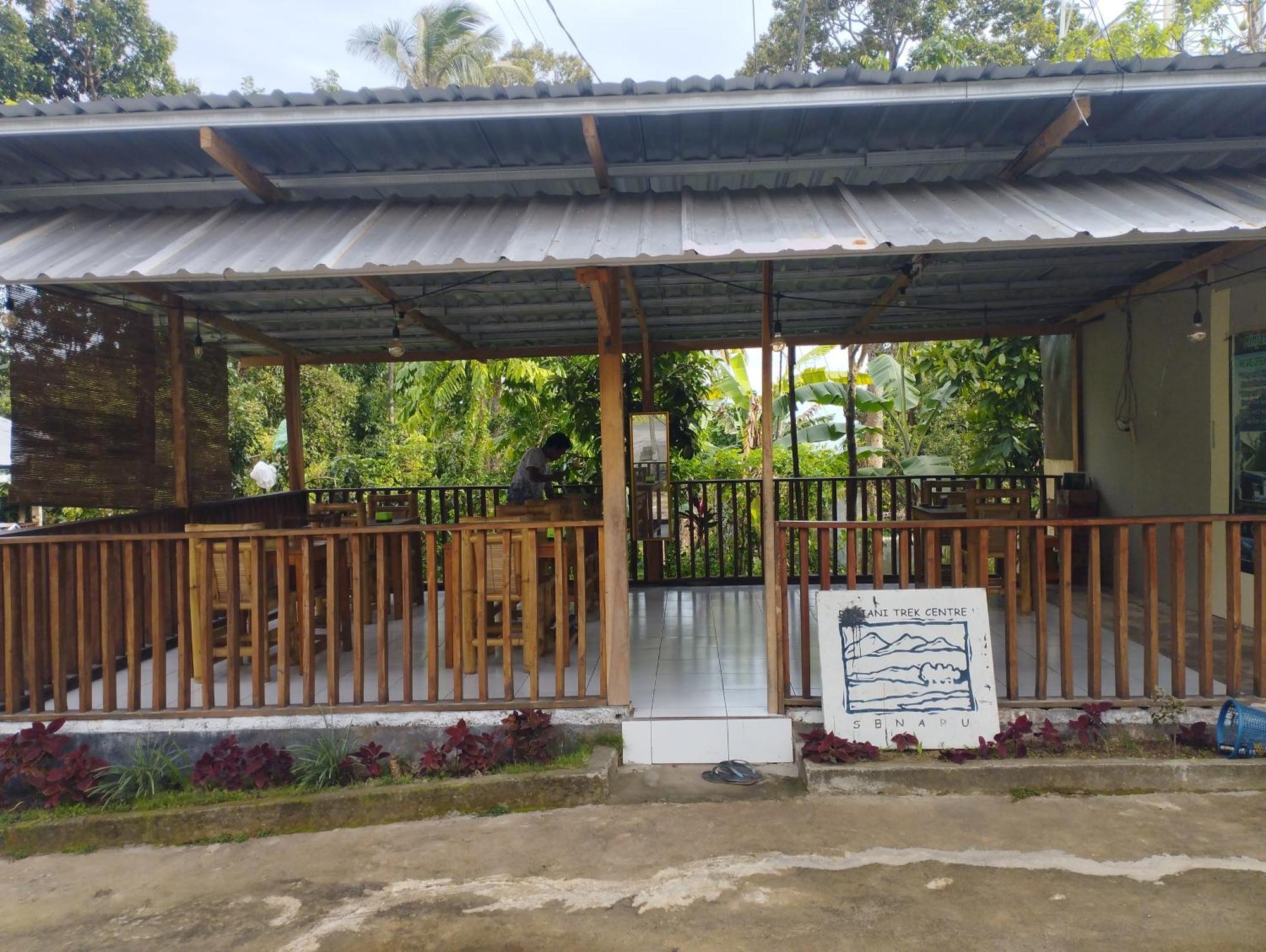 Tatasya Homestay Senaru Bagian luar foto