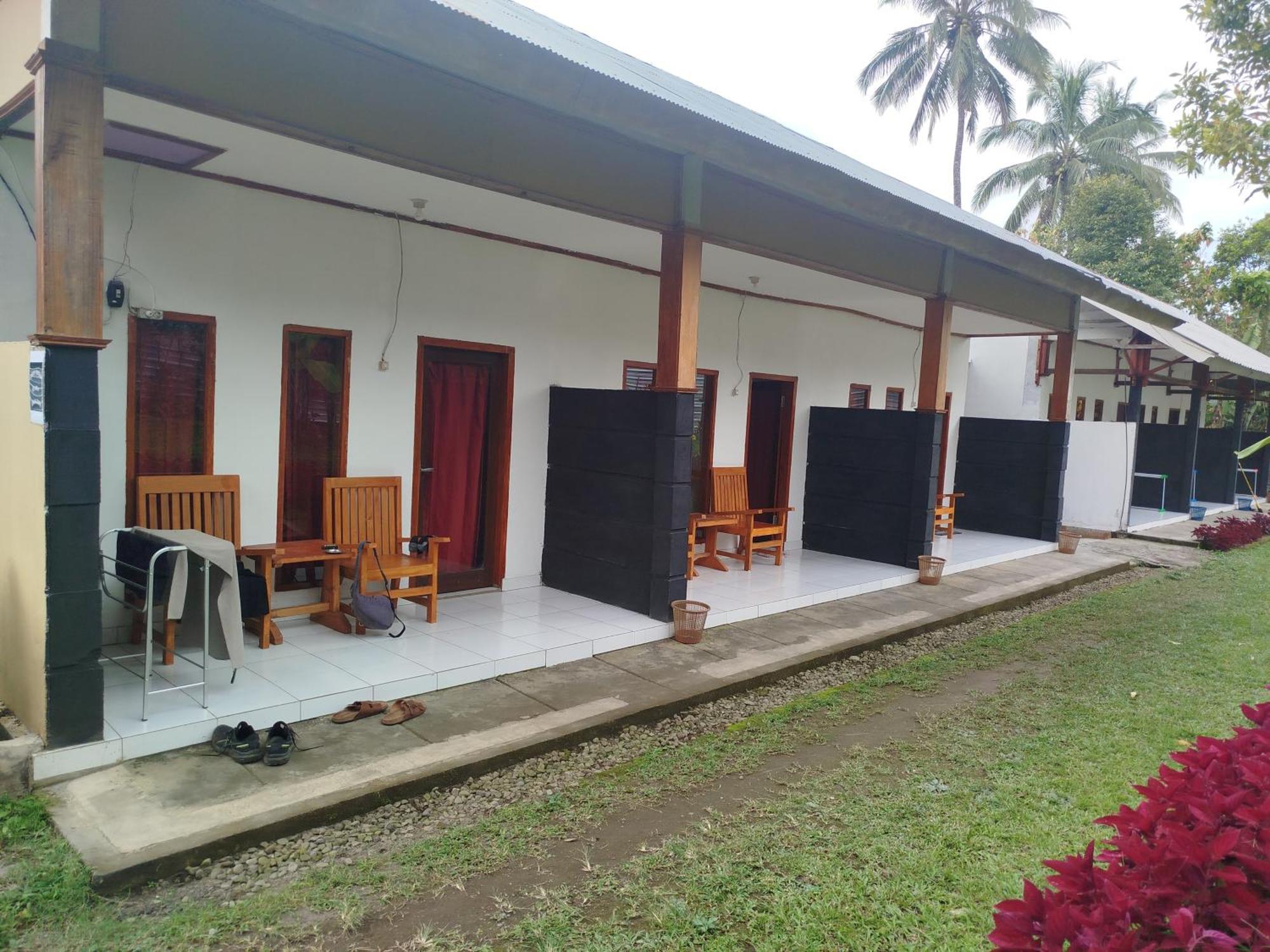 Tatasya Homestay Senaru Bagian luar foto